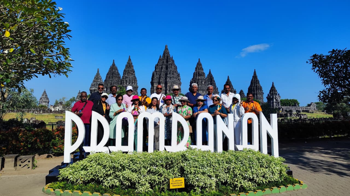 Paket Tour Jakarta Bandung Jogja Overland 5D4N