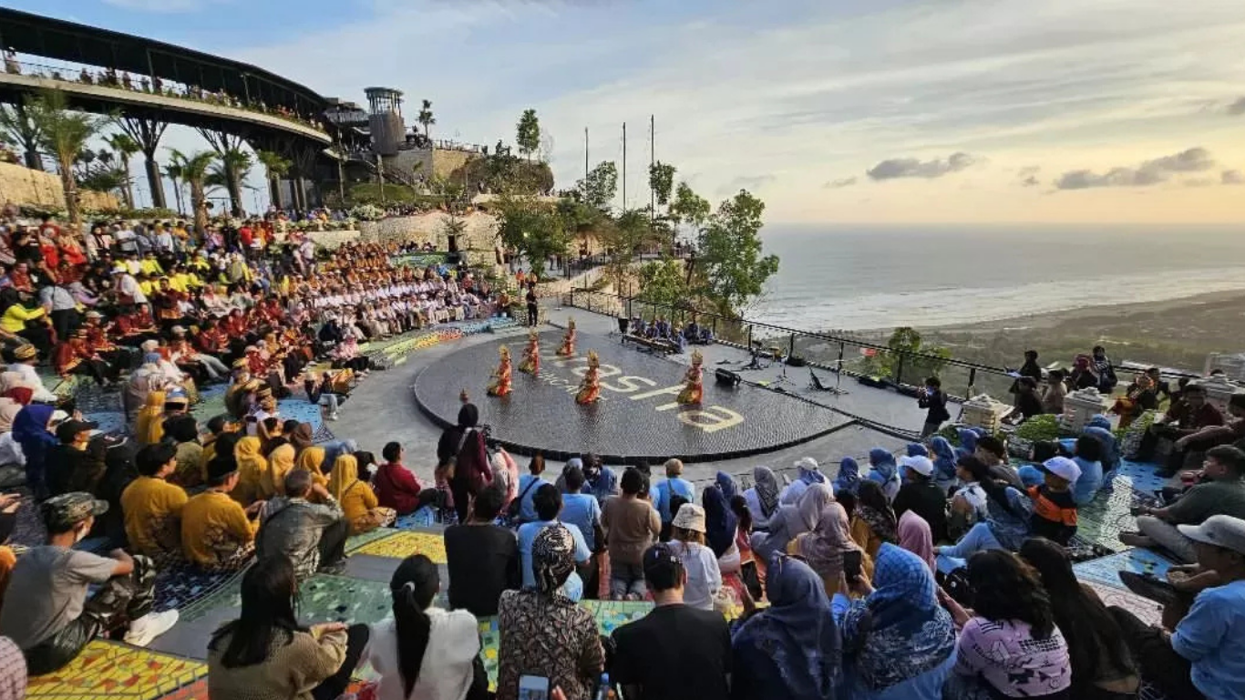 Pakej Tour VW Safari Obelix Seaview Yogyakarta 4D3N